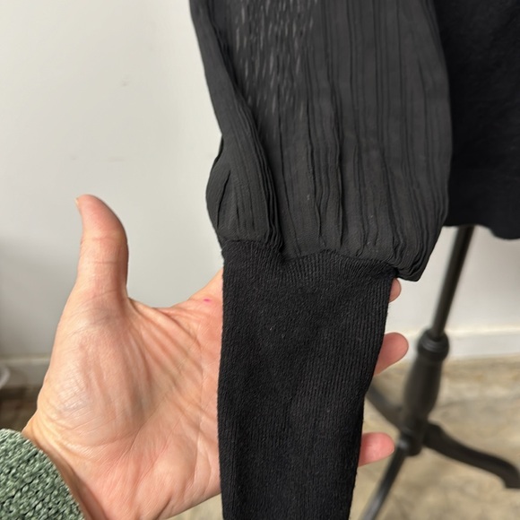 Siani Milano Women's Black Sweater Lace V-neck Cuffed Long Pleated Sheer Sleeves - Picture 4 of 10